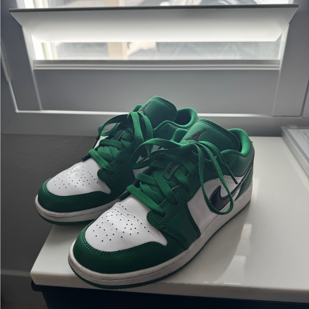 2020 air jordan 1 low pine green women’s size 6